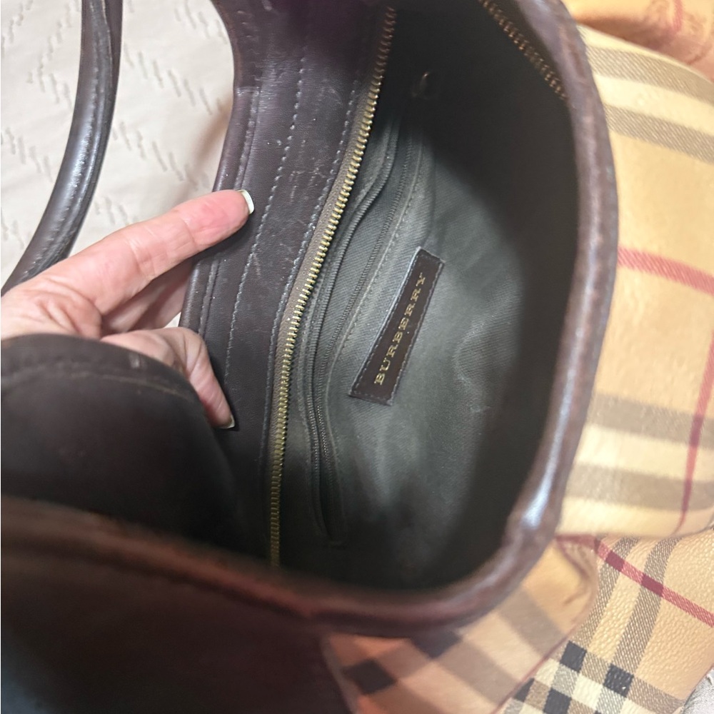 Burberry purse - Picture 8 of 9